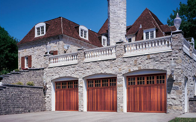 霍州陽光小區實木車庫門