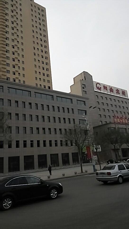 2017年11月9日陽曲縣萬辰小區安裝防火門施工作業圖片