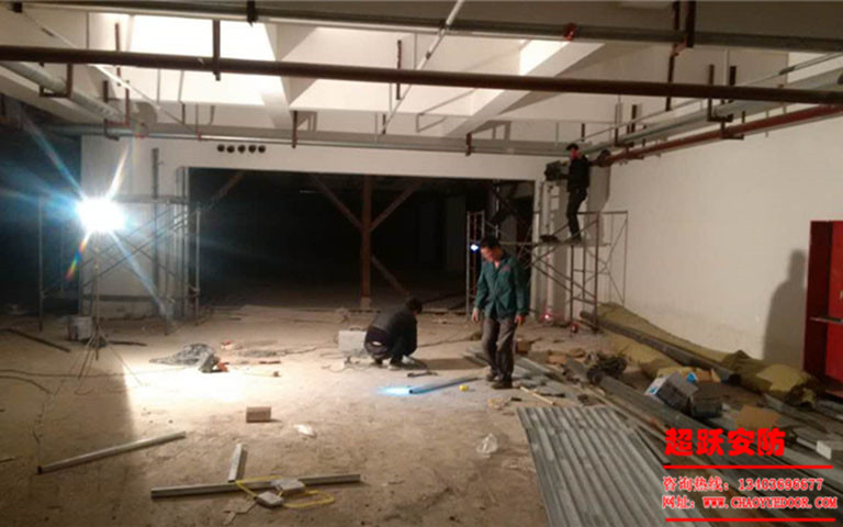 10.20府東花園安裝防火（huǒ）卷簾門（mén）工（gōng）地施工現（xiàn）場