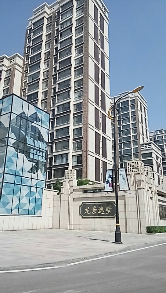 2018年5月（yuè）4日（rì）臻觀園小區地下停車場防火卷簾門貨到工地