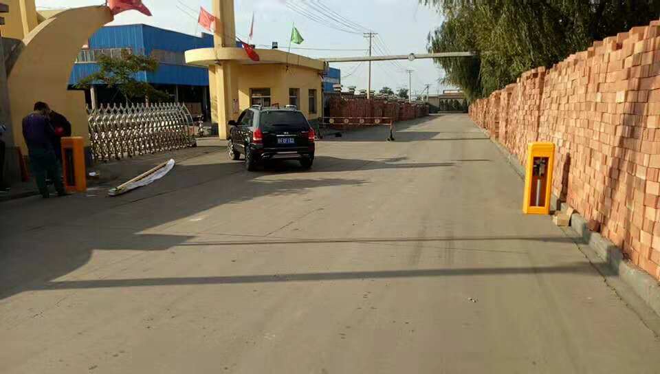 2018年（nián）10月平遙新型建材有限公司（sī）道閘（zhá）工地案例